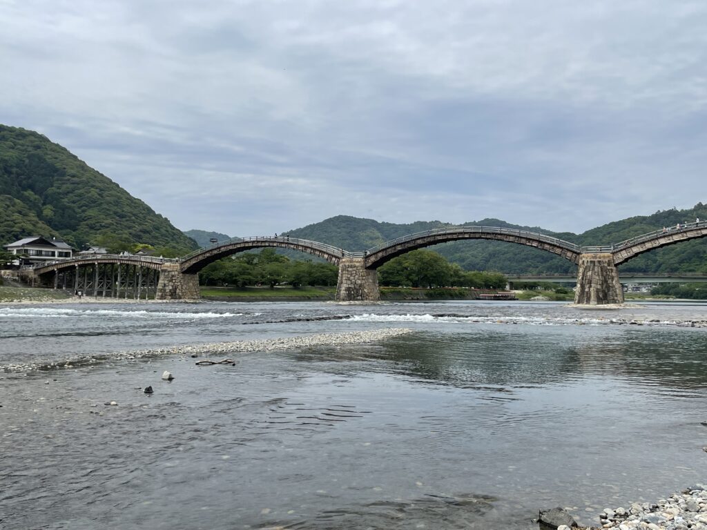錦帯橋と川